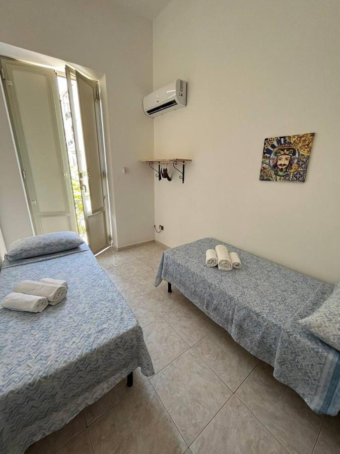Al Cortile Di Maqueda Apartment Palermo Exterior photo